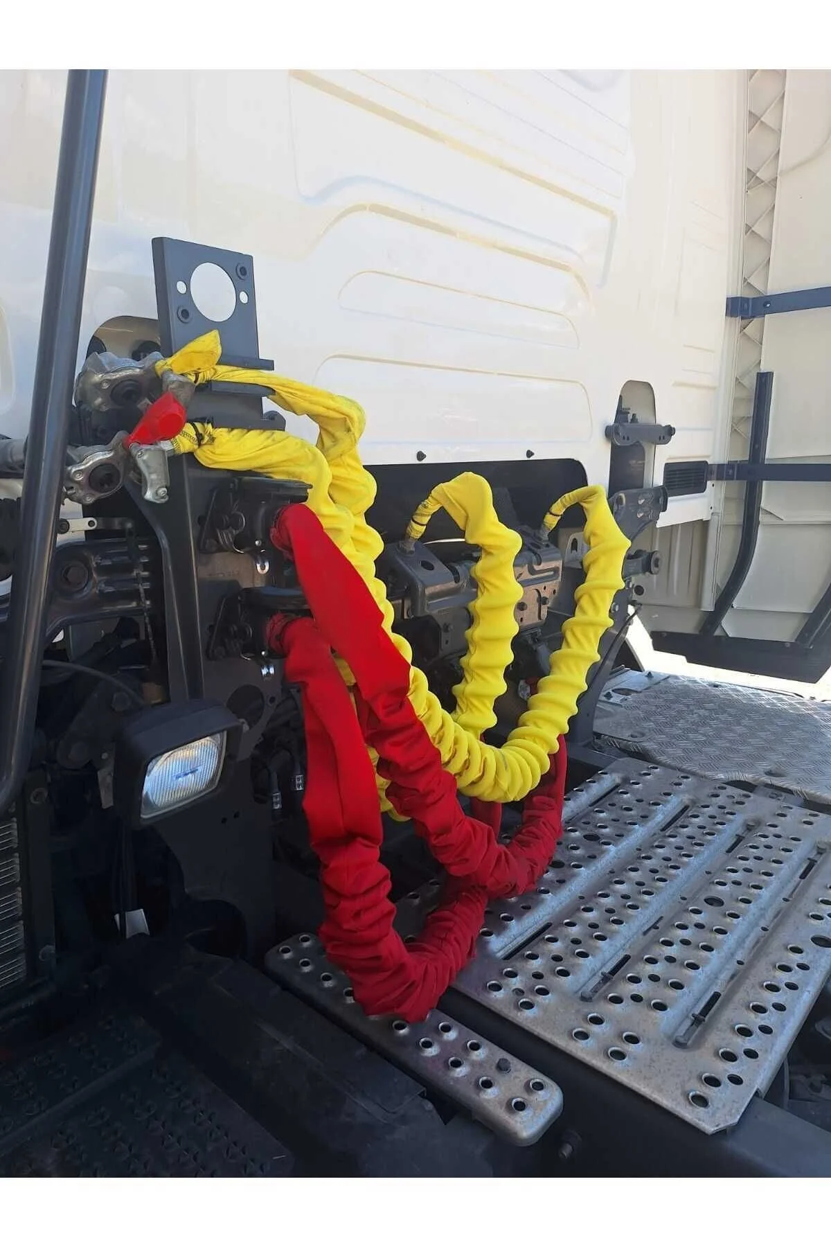 Kaliteli Tır Çekici Elektirik Abs Ebs Ve Hava Hortum Koruyucu Kılıf Siyah 1 Adet - 1